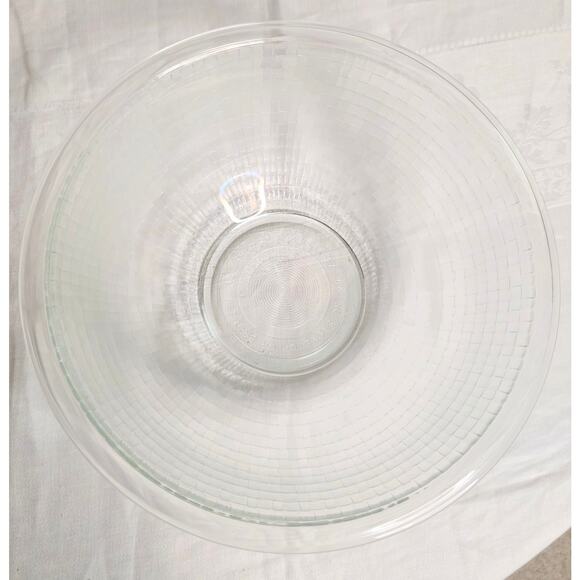 Vintage Pyrex 2.5L Round Borosilicate Glass Bowl Basket Weave Pattern - Picture 2 of 5